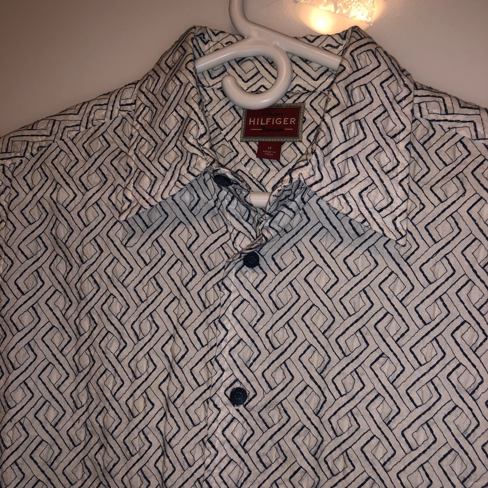 $10 With Purchase Tommy Hilfiger Button Up Shirt - Picture 2 of 4